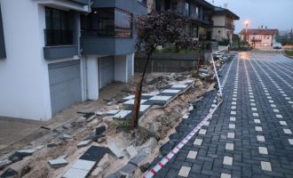 Bolu’da taşan derelerin suyu istinat duvarını çökertti