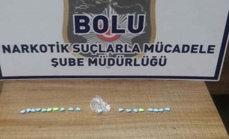 Bolu’da, uyuşturucu haplarla yakalanan 2 kişi adliyeye sevk edildi