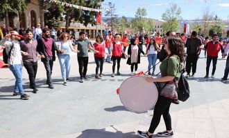 Bolu’da yüzlerce kişi emeğin bayramını coşkuyla kutladı 