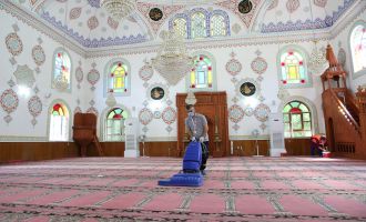 Bolu’daki camilerin temizliğini Bolu Belediyesi yapıyor