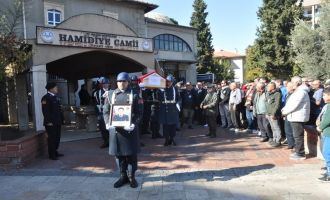 Bolu’daki evinde ölü bulunan uzman çavuş memleketi Manisa’nın Salihli ilçesinde toprağa verildi