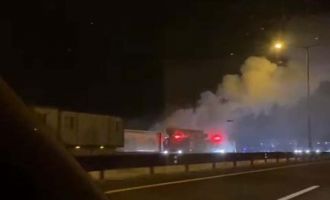 Kahramanmaraş’a giden yardım tırı alev aldı