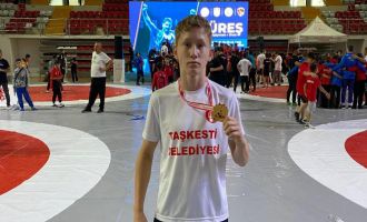 Bolulu güreşçi Ahmet Zeyd Özer Türkiye şampiyonu oldu