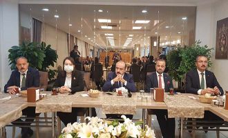 Ak Parti heyeti Ankara’ya çıkartma yaptı