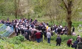 Boşanma arefesinde öldürüldü, köyünde son yolculuğuna uğurlandı