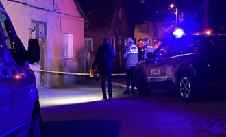Boşanma aşamasındaki eşinin evine tabancayla ateş açtı