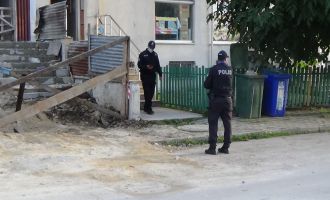 Çatıdaki boşluğa basan işçi 15 metreden düştü