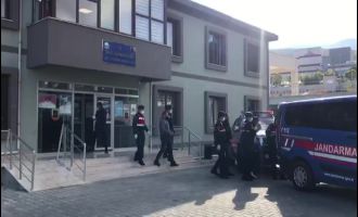 Cezaevinden izinli çıkıp yaşlı adamı 350 bin TL'lik tüm varlığını dolandırdılar