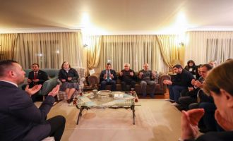 CHP Genel Başkanı Özel'den otel yangınında yakınlarını kaybeden iki aileye ziyaret