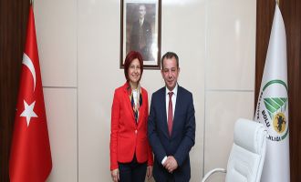 CHP İstanbul Milletvekili Emecan 'Tanju Özcan’la gurur duyuyoruz'