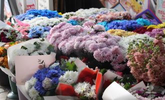 Çiçekçilerde Sevgililer Günü telaşı: Aşıklar bin lirayı gözden çıkaracak