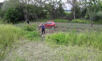 Cip patates tarlasına uçtu: 2 yaralı..