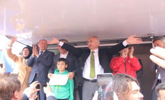 Coşkunyürek’in konuşması meydanı coşturdu