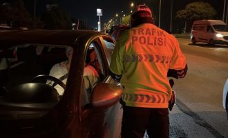 D-100’de polis ekiplerinden geniş çaplı denetim..
