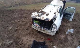 Defalarca takla atan otomobil içindeki 2 kişi yaralandı….