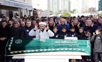 Depremde hayatını kaybeden antrenör Uğur Kurt, son yolculuğuna uğurlandı