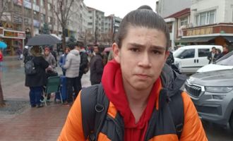 Depremi yaşayan öğrenci: 'Elimiz ayağımız titriyor'