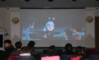 Depremzede çocuklar çizgi film ile moral buldu