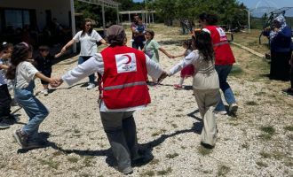 Depremzede çocukların yüzünü güldürdüler......