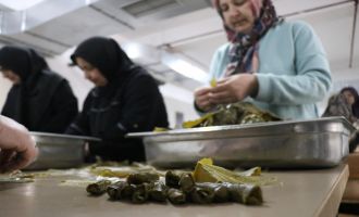 Depremzedeler bayram için Bolu’da yaprak sardı