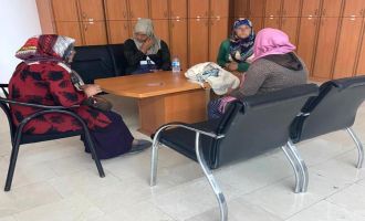 Dilenmek için kilometrelerce yol geldiler, zabıtaya yakalandılar