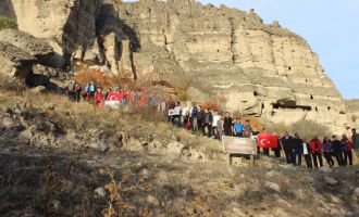 Doğa tutkunları 12 kilometrelik Guz Deresi Kanyonu’nun zorlu geçitlerinde yürüdü