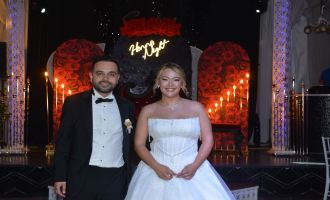 Ecem Ertan ile Erdinç Akça dün gece düzenlenen törenle dünyaevine girdiler. 