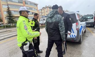 Ehliyeti iptal edilen sürücü yaşlı kadına çarptı