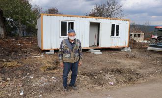 Evleri yanan köylülere konteyner verildi