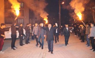 FATİH METİN ÖĞRENCİ YURDUNDA MEŞALELER VE SLOGANLARLA KARŞILANDI