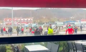 Fenerbahçeli ve Amed SF'li taraftarlar birbirine girdi