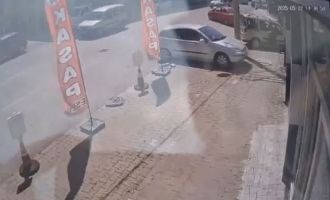 Fren yerine gaza bastı, kasap dükkanına daldı......