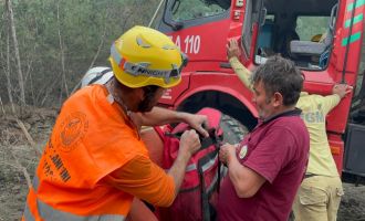 Gönüllüler işlerini bırakıp alevlere koştu