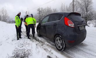 Göynük'te çalışan sağlık personelini taşıyan araç Mudurnu'da kaza yaptı