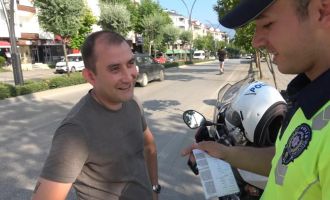 Güneşli havada sis farı yakınca ceza yedi, 'Sis farlarının açık olması hoşuma gidiyor' dedi