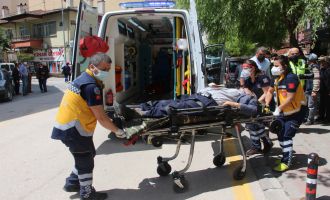 Güpegündüz sokak ortasında vuruldu 