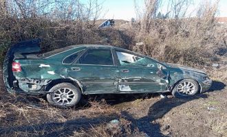 Hafif ticari araçla çarpışan otomobil tarlaya uçtu…….