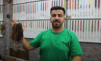 Harita kadastro mesleğini bırakarak tespih işine girdi