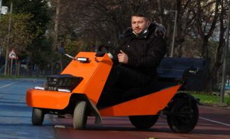 Hurda malzemeleri kullanarak elektrikli araç yaptı: 2 TL'ye 50 kilometre yol gidiyor