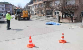 İş makinasının çarpıp üzerinden geçtiği vatandaş feci şekilde hayatını kaybetti