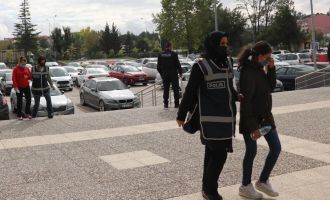 Kahve içme bahanesiyle evleri soyan 3 kişi adliyeye sevk edildi