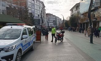 Kapalı caddeye motosikletle girenlere ceza kesildi.....