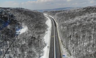 Kar örtüsüyle kaplanan Bolu Dağı’nın manzarası havadan görüntülendi