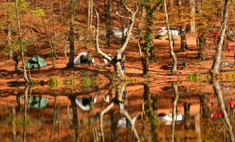 Karantinada olması gereken 2 kişi Yedigöller’de yakalandı