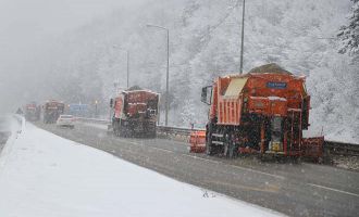 Karayolları ekipleri Bolu Dağı'nda seferber oldu