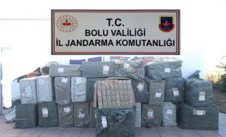 Kargo aracında binlerce kaçak sigara ve sigara kâğıdı yakalandı