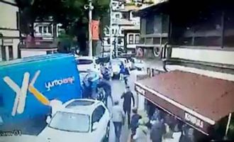 Kargo aracının altında kalan yaşlı adam hayatını kaybetti