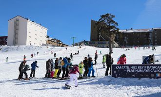 Kartalkaya’da sömestr tatilinin son gününde tatilci yoğunluğu