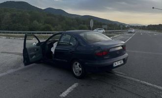 Kavşakta iki otomobil çarpıştı: 2 yaralı....