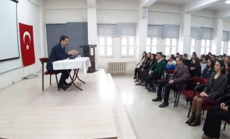 Kaymakamlığı öğrencilere anlattı